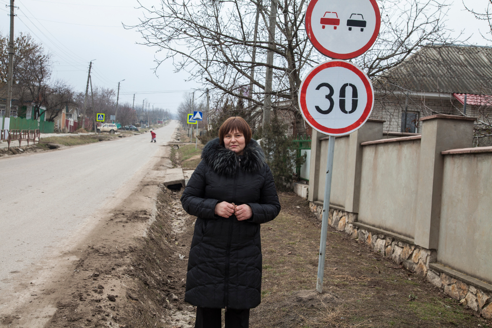 Moldova woman councillor slows traffic and saves lives 5 960x640