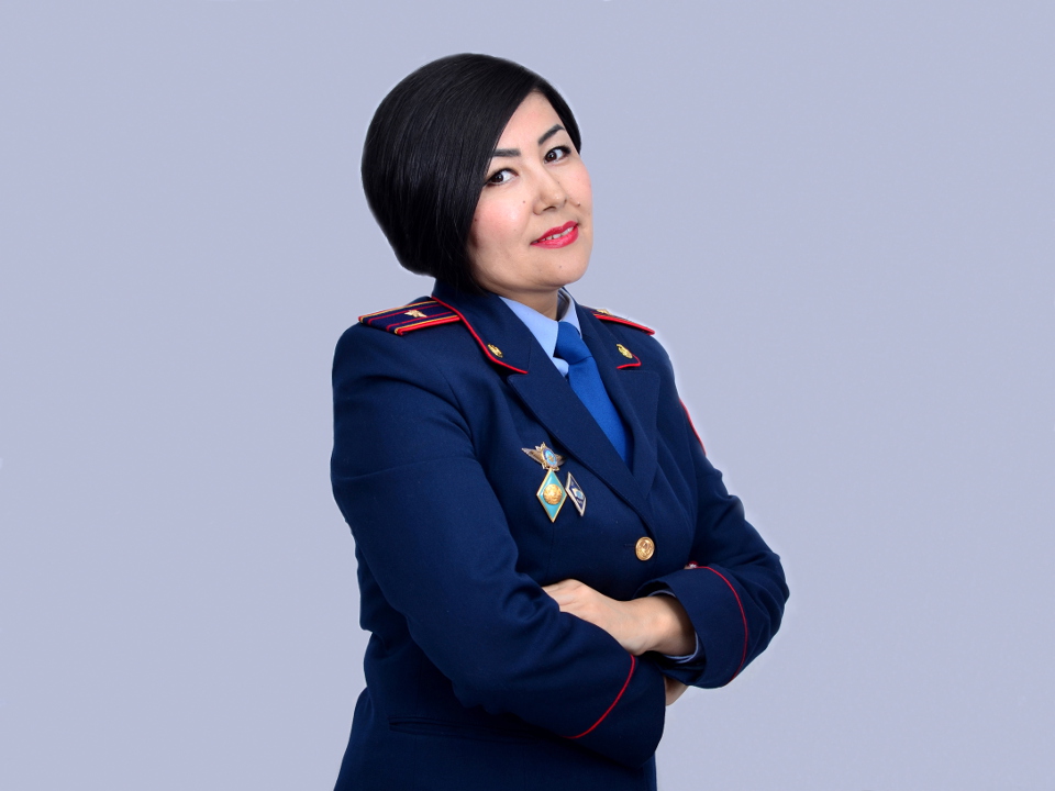 Akmaral Serikbayeva, policewoman. Photo: Aiymgul Photo Studio