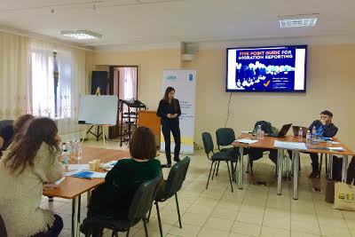 Ms. Iryna Kupchynska is explaining international media standards on sensitive reporting. Kramatorsk photo credit: Dmytro Potekhin