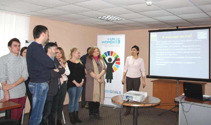 Ms. Iryna Semenko moderates interactive session on how to define violence. Severodonetsk photo credit: Volodymyr Lermontov