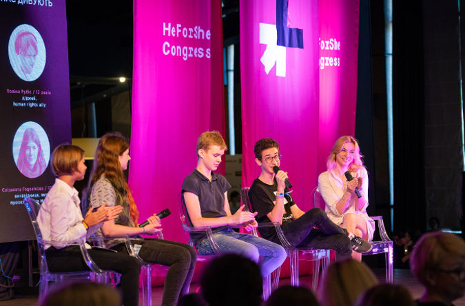 (left to right) Polina Rubis, DJ, Elizaveta Godovikova, Inventor, Nikita Shulga, co-founder of eco-project, and Lev Shurov, singer, HeForShe advocate, spoke about gender stereotypes perceived by generation Z at the HeForShe Congress. The discussion was facilitated by Violeta Vanchuk, Marketing Director of Luxoptica. Photo: UN Women/Volodymyr Shuvayev