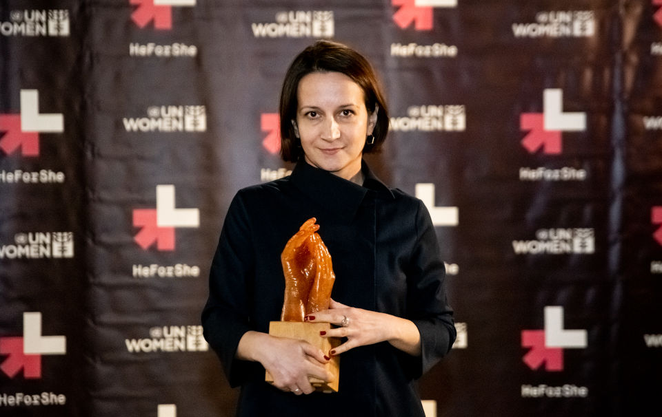 Film Producer and CEO of Odesa International Film Festival Yulia Sinkevich received an award in women in cultural management category. Photo: Volodymyr Shuvayev