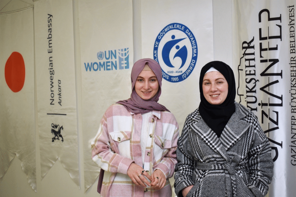 Syrian sisters Ariç Mohamad (on the left) and Rama Mohamad (on the right). Photo credit: Courtesy of SGDD-ASAM.