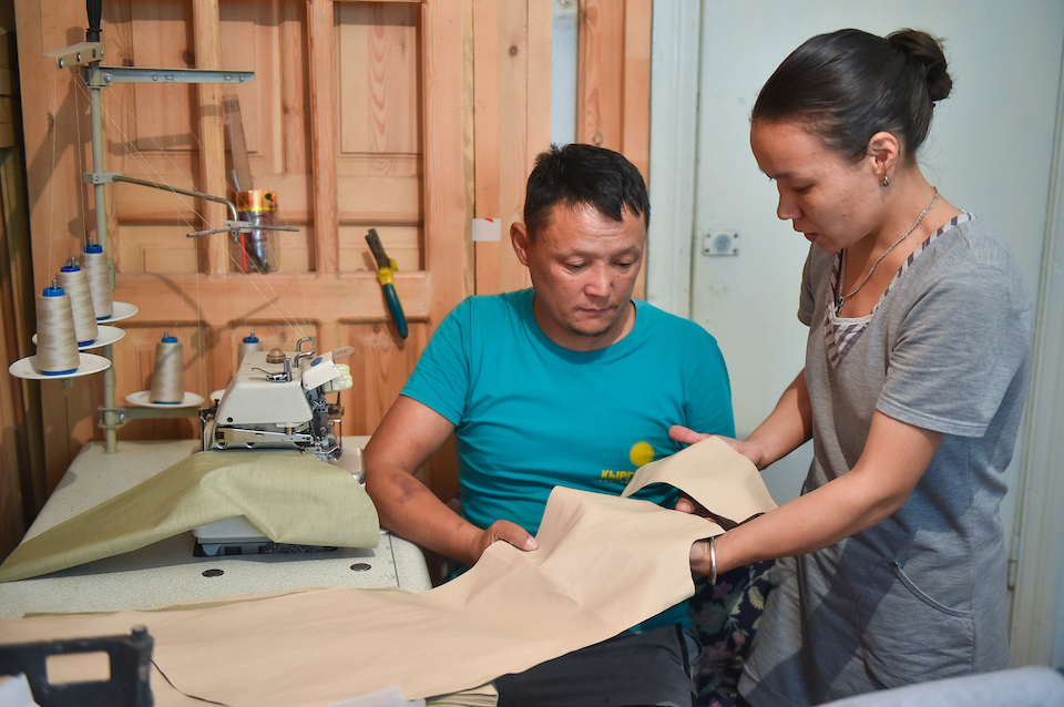 Meerim and Azamat working together in their sewing business in Talas. Photo: UN Women/Alisher Aliev