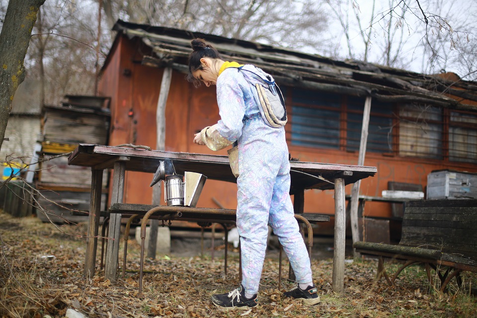 Liza Mămăligă is a passionate beekeper. Photo: UN Women Moldova