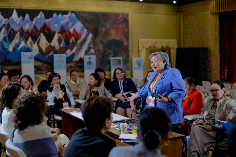 Women leaders from different provinces of Kyrgyzstan met in Cholpon-Ata, Issyk-Kul oblast, to attend the second national forum on women’s leadership. Photos: UN Women/Askat Chynaly