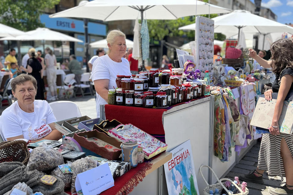 Twelve women entrepreneurs, who recently launched their businesses, got the chance to exhibit their products at an Expo organized in Kragujevac, Central Serbia as part of the EU-UN Women funded programme. Photo: UN Women. 