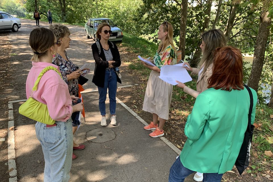 Civil society representatives, architecture, engineering and geodesy students participate in an exploratory walk around Banja Luka in Bosnia and Herzegovina, to assess how safe public spaces are for women and girls. Photo: UN Women/Hilma Unkic 