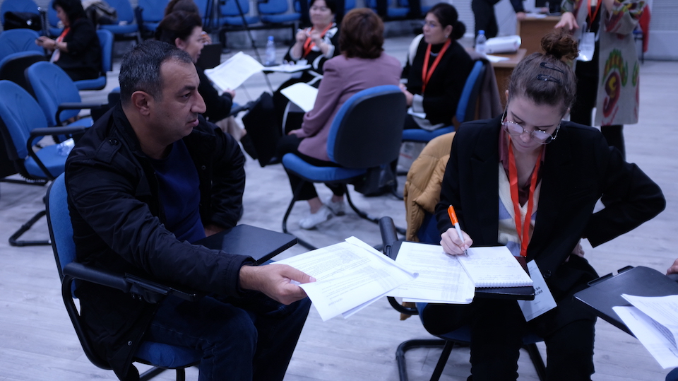 Sabir Agabalaev (left), Director of the CSO Keyik Okara, discusses potential strategies with other participants. Photo: UN Women Kazakhstan/Zarina Assanova