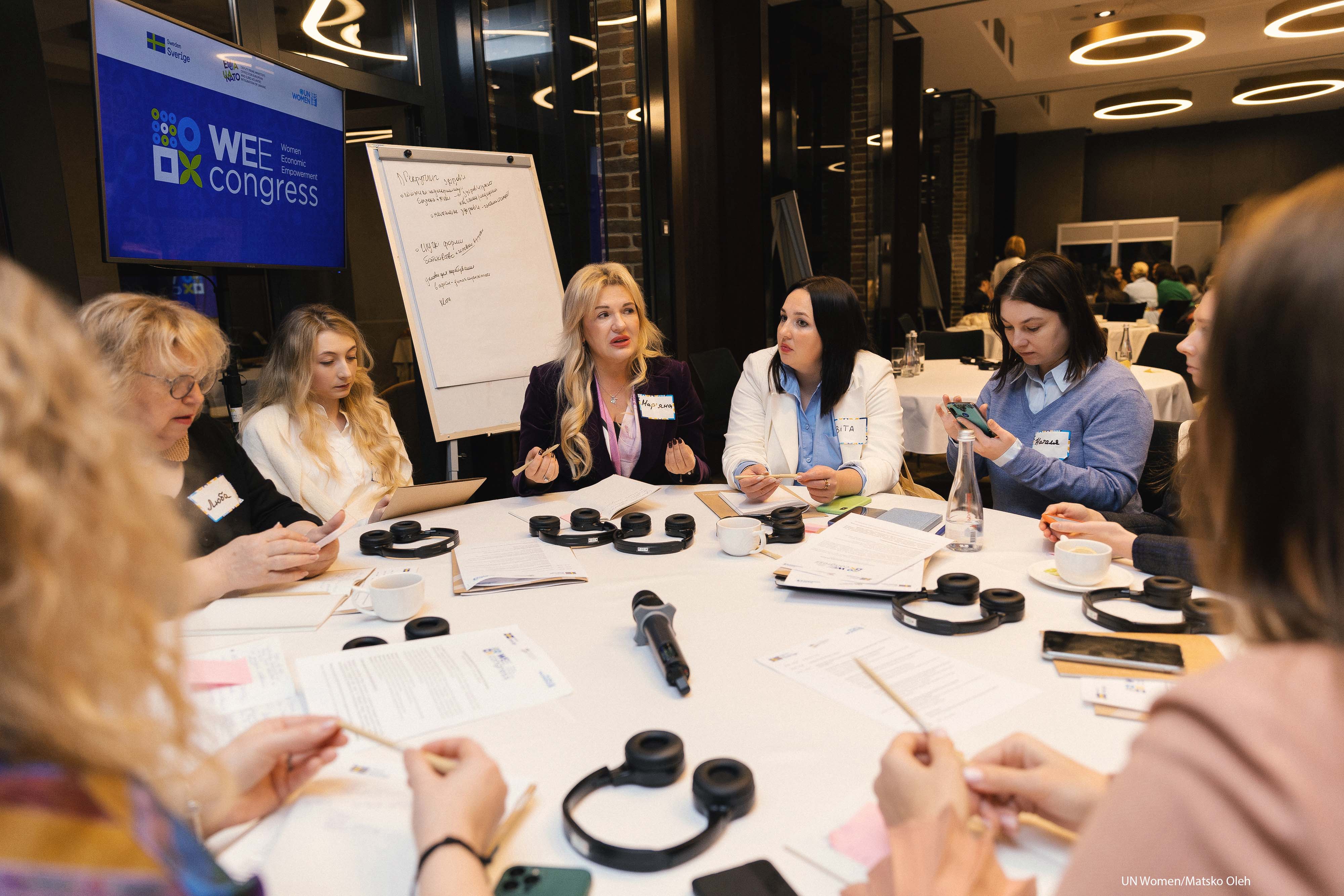 Participants brainstorming recommendations for businesses to support women at the Women’s Economic Empowerment Congress in Lviv, Ukraine in November 2022. Photo: UN Women/Matsko Oleh.