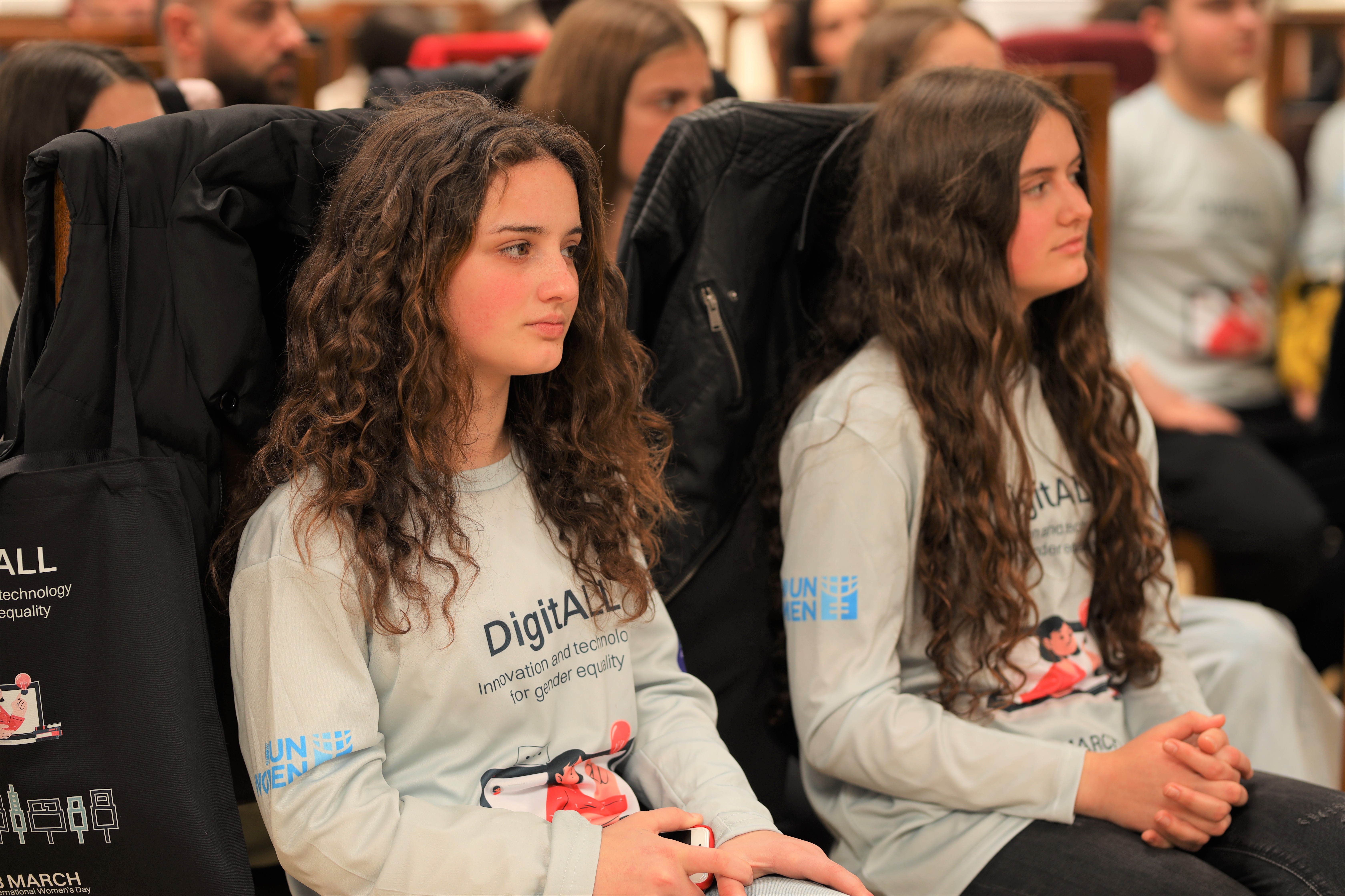 President of Kosovo, Vjosa Osmani and UN Women Kosovo Head of office, Vlora Nushi, participate in a discussion with young women and girls from five municipalities in Kosovo, organized on the occasion of International Women’s Day 2023 in Pristina, Kosovo. Photos: UN Women.