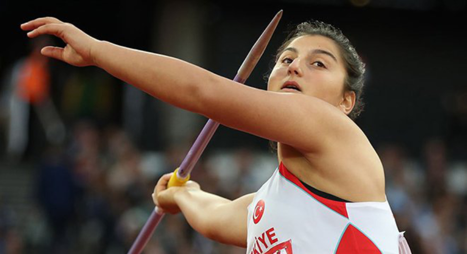 Eda Tuğsuz: “I set my sights on the top of the world to make my father proud.” 