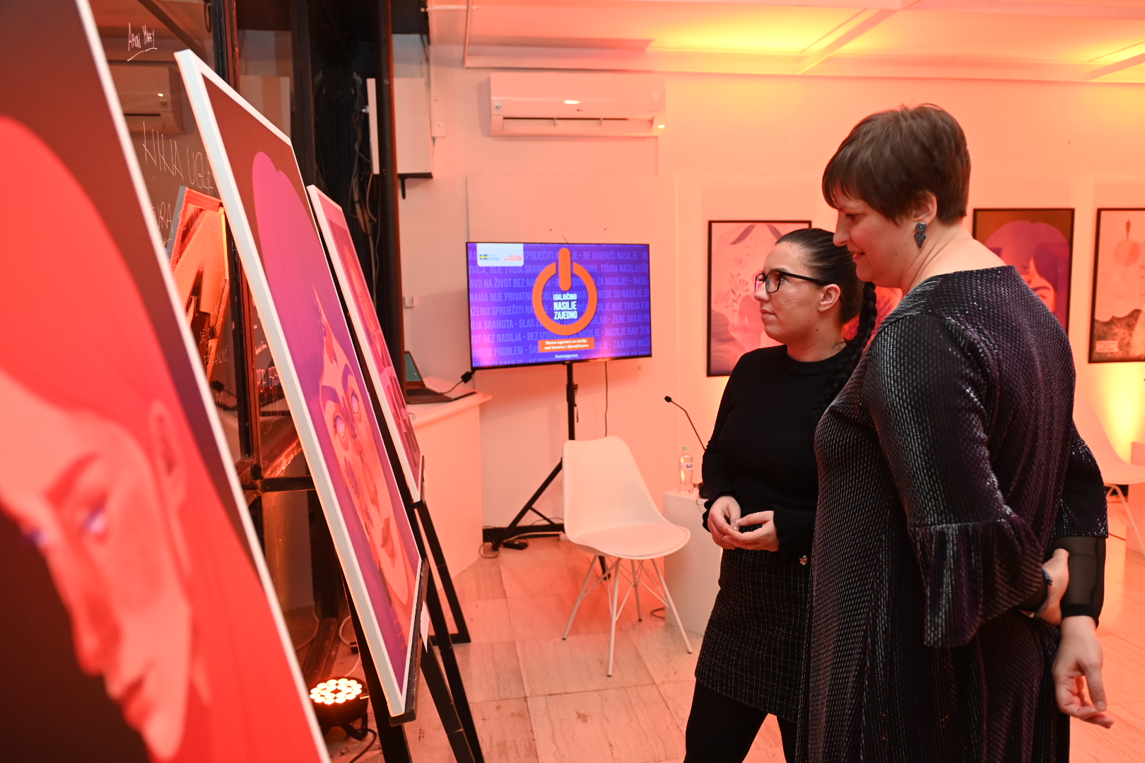 Visitors interact with the illustrations created by artists from Bosnia and Herzegovina on the occasion of the 16 Days of Activism against Gender-Based Activism. Photo: UN Women BiH/Denis Ruvic