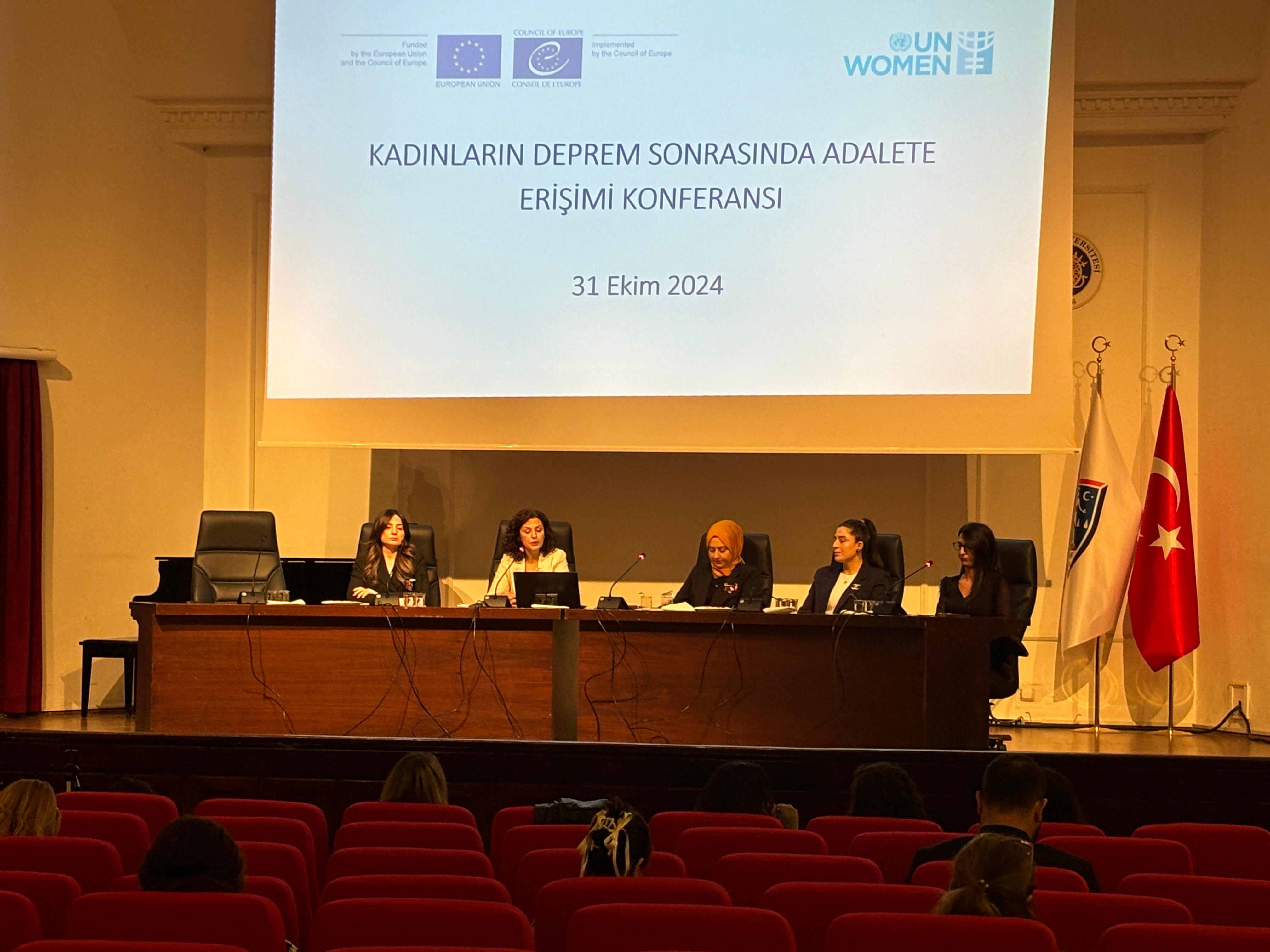 Participants from public institutions, civil society, and academia discuss equitable access to justice for women post-disaster. Photo: UN Women