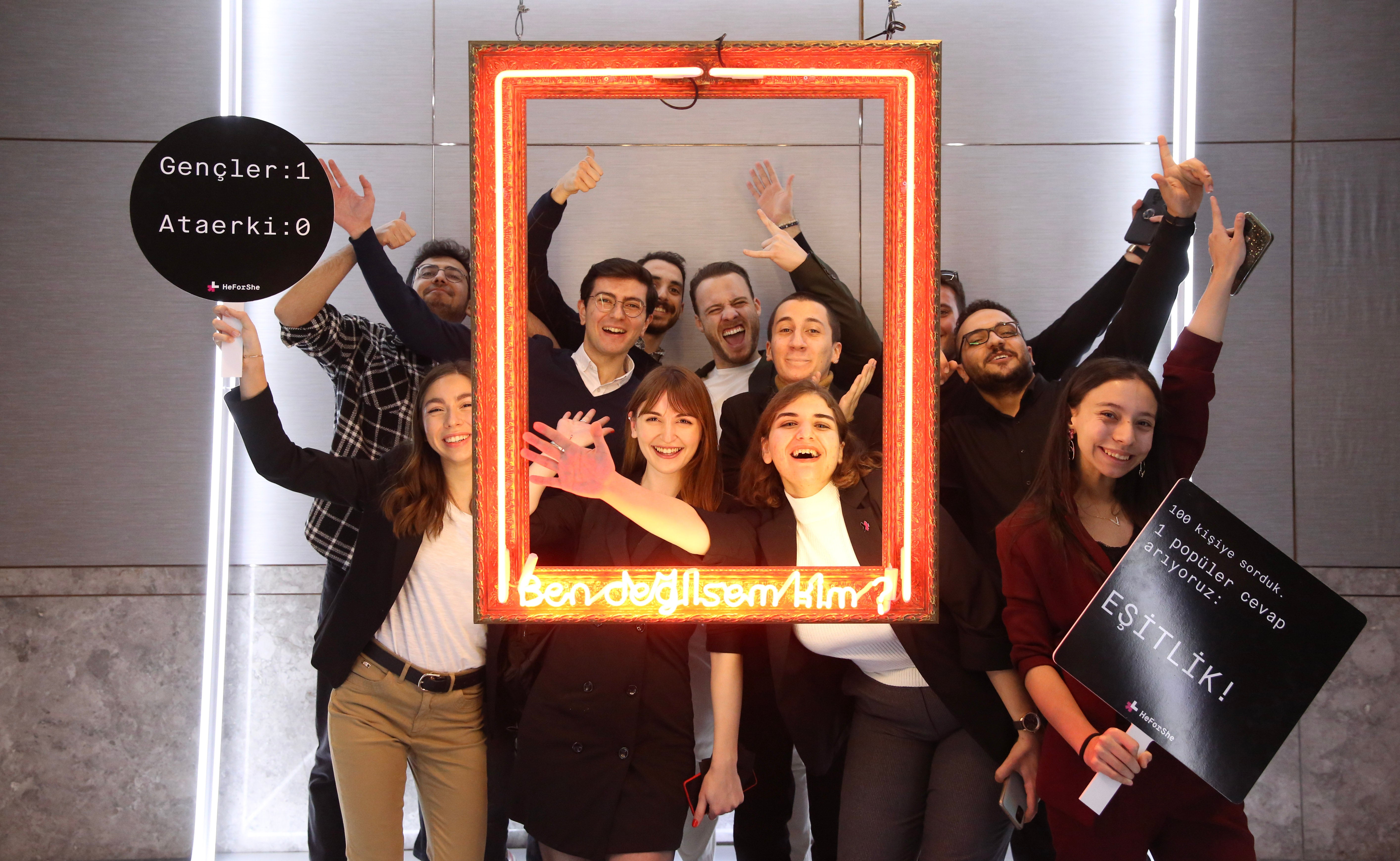 HeForShe Advocate Kerem Bürsin together with young activists in Türkiye ask "If not me, then who?". Photo: UN Women / Ender Baykuş