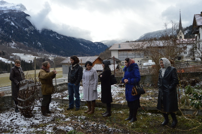 Donata Clopath, the self-declared feminist Swiss agronomist, hosting the Tajik delegation and showing them her cow farm in Donat in the district of Graubünden: “Although we act in different settings, our goal is the same: We strengthen women’s rights, which we see as a key condition for a well-functioning society”. Photo: UN Women/ Martina Schlapbach