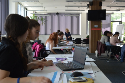 Bosnian girls learn how to code using HTML and CSS. Photo: IT Girls