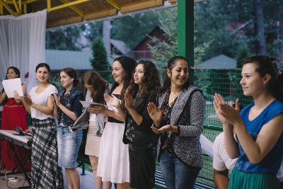 The 27 young Roma women and men who attended the Zorjaras summer school learned about gender equality and their rights. Photo: UN Programme “Women in politics”/ Ramin Mazur 