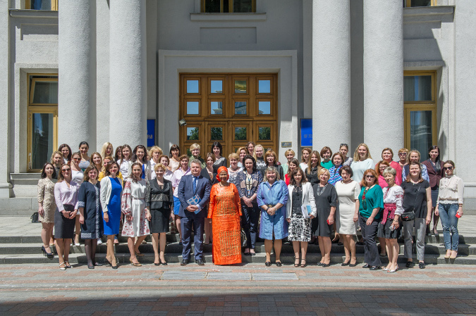 Women of Ukrainian MFA together with UN Women Executive Director, Phumzile Mlambo-Ngcuka. Photo: UN Women/Volodymyr Shuvayev