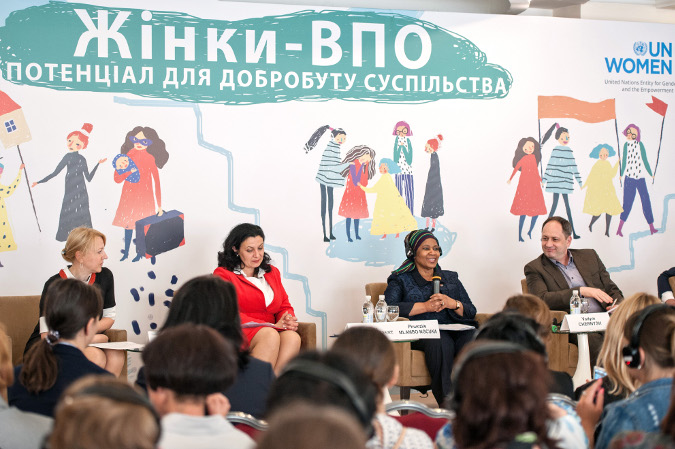 On 8 June 2017 in Kyiv, the capital of Ukraine, UN Women Executive Director Phumzile Mlambo-Ngcuka together with Vadym Chernysh, Ukranian Minister of Temporarily Occupied Territories and Internally Displaced Persons, and Ivanna Klympush-Tsintsadze, Vice-Prime Minister on EU and Euro-Atlantic Integration, opens a workshop on women’s human rights in recovery and peacebuilding.Photo: UN Women/Volodymyr Shuvayev