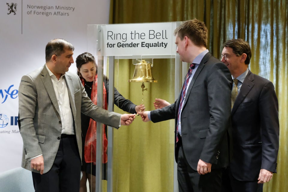 George Paresishvili, CEO of the Georgian Stock Exchange, Jan van Bilsen, IFC Regional Manager for the South Caucasus, Vegard Stensrud, Deputy Head of Mission of the Royal Norwegian Embassy in Baku and Tamar Sabedashvili, UN Women Deputy Country Representative opened the event by jointly "ringing the bell"; Photo: UN Women/Tako Robakidze