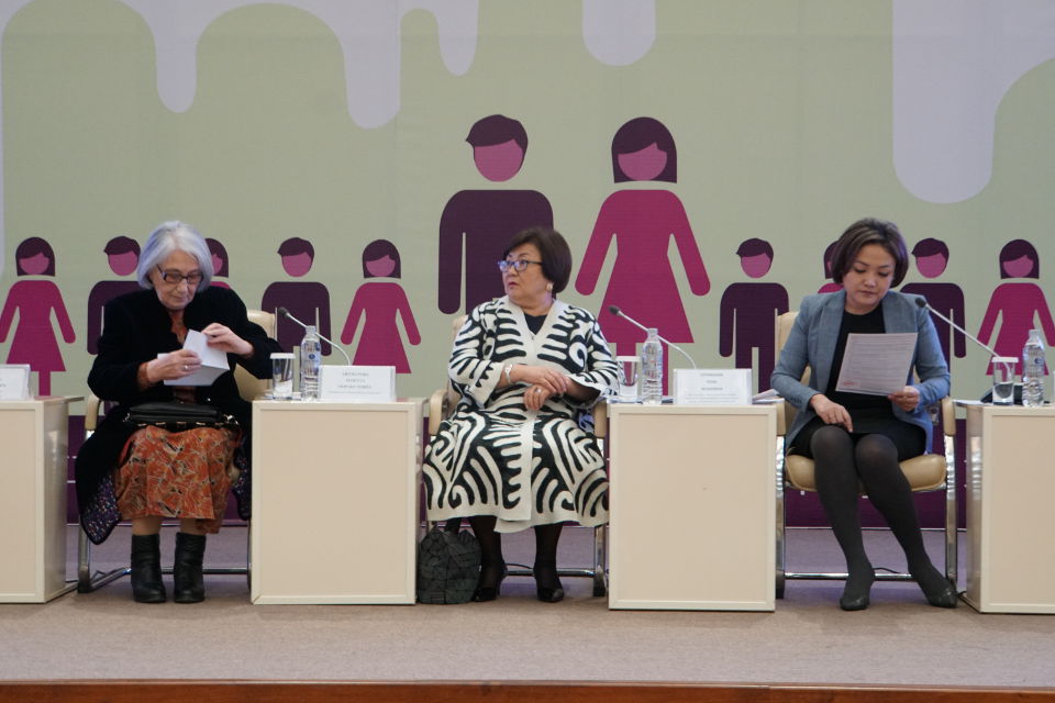 Panel discussions within the forum of women MPs to promote 30% gender quotas in local parliaments of in the Kyrgyz Republic. Photo: Aidana Dooronova