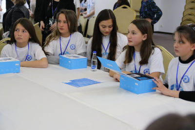 Participants learn new skills in the workshop.  Photo Credits: UNICEF Kosovo Programme