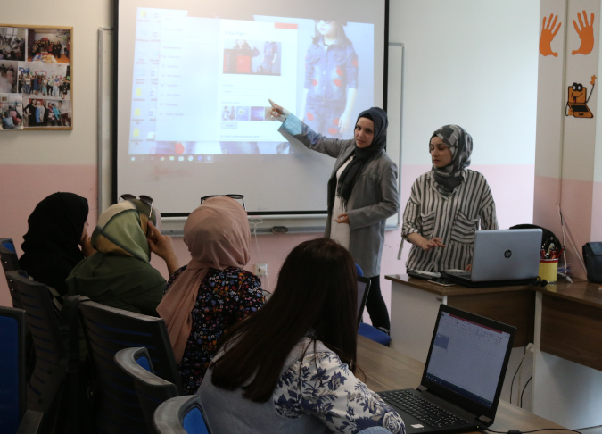 Women joining a computer lesson at the SADA Centre. Photo: UN Women/ Megumi Iizuka