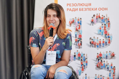 Sofiya Grubova, an LBTIQ woman with disability sharing her experience at the panel. Photo: UN Women/Andrii Maksimov