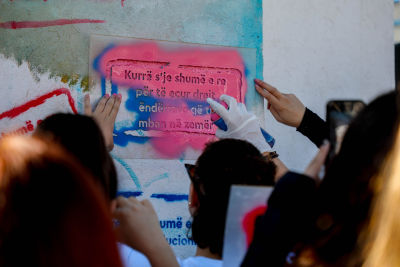 Young girls working on the mural. Photo: UN Women Kosovo 