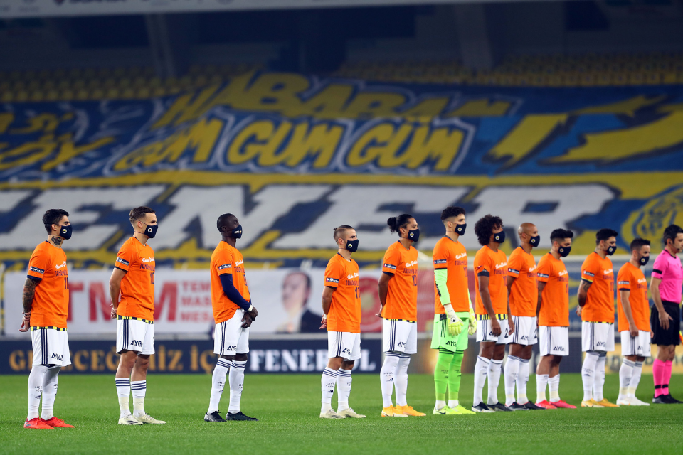 The Fenerbahçe soccer team wore orange t-shirts and firefly masks to raise awareness before their match on November 26.  Photo: Fenerbahçe Sports Club