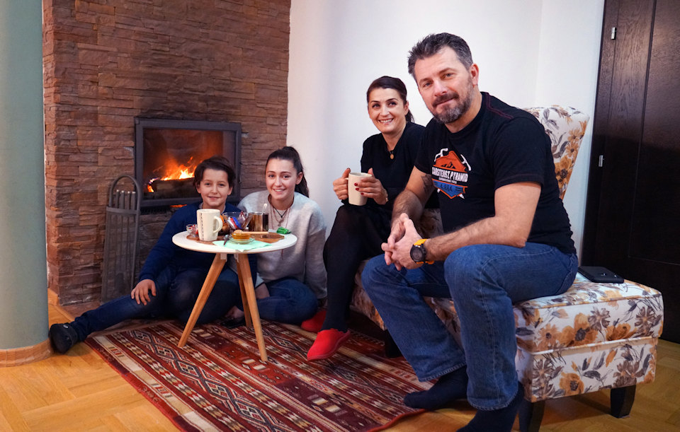 Mrika Nikҫi: family
