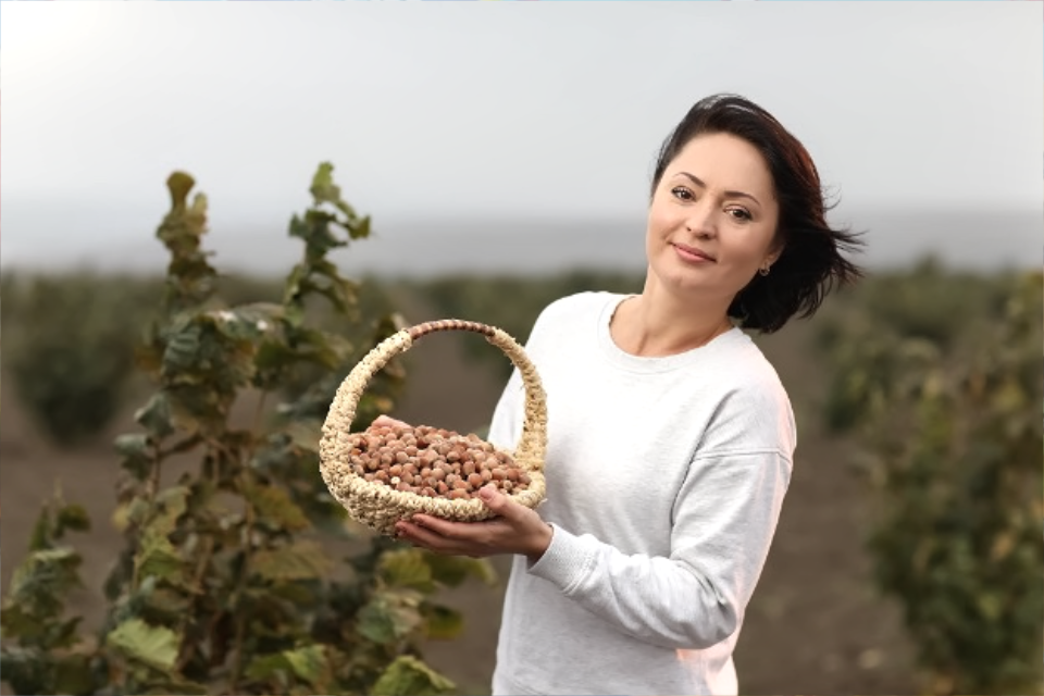 Svetlana Nițoreanu, an entrepreneur and owner of a hazelnut orchard. Photo: EcoLocal 