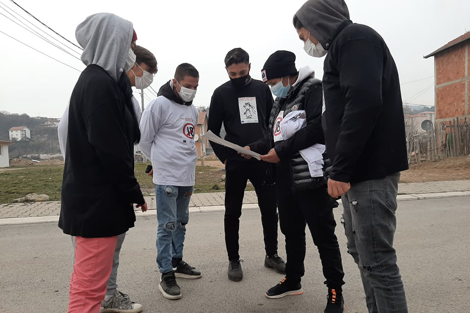 A “door-to-door” awareness-raising campaign on the issue of early marriages reached around 2000 people from minority communities in five municipalities in Kosovo. Photo: NRAEWOK 