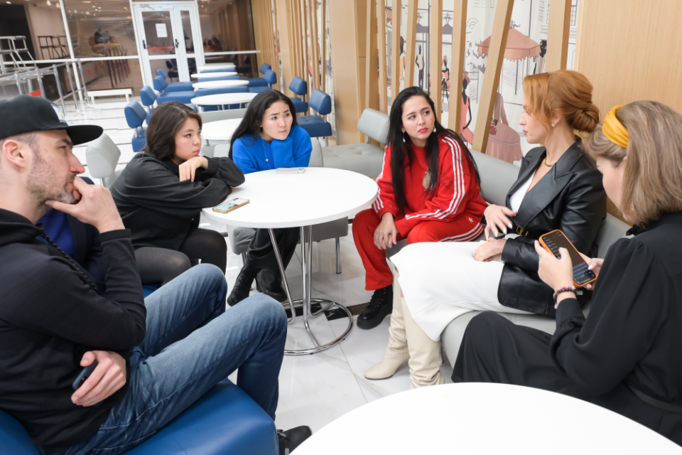 Popular Tajik-Russian singer, Eurovision 2021 finalist and UNHCR Goodwill Ambassador to Russia, Manizha on the meeting with local bloggers and influencers in Almaty, Kazakhstan. Photo: Spotlight Initiative in Kazakhstan/ Roman Egorov 