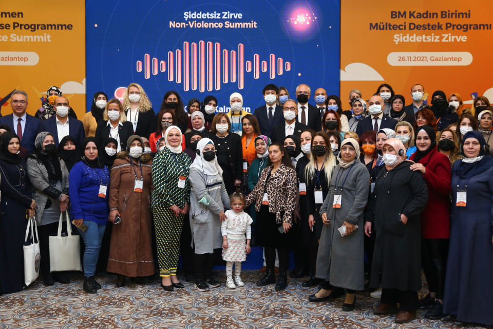 Refugee and local women participated in the Non-Violence Summit and met with UN Women Turkey Country Director Asya Varbanova and Mayor of the Gaziantep Metropolitan Municipality Fatma Şahin. Photo: UN Women 