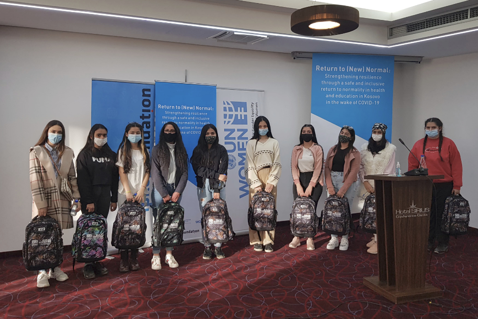 The 20 young women and girls who received laptops on February 22. 170 more laptops will be distributed to young women from non-majority communities with the aim of preventing their school drop-out. Photo: UN Women