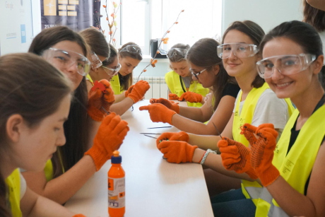 UN Women Moldova empowers women in STEM through its GirlsGoIT multi-partner initiative. Photo: GirlsGoIT