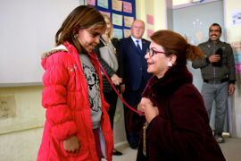 Princess Nisreen El-Hashemite presents a medical stethoscope to a Turkish girl whose dream is to become a doctor. Photo: UNFPA Turkey
