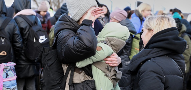 A scene from the Palanca-Maiaki-Udobnoe border crossing point between the Republic of Moldova and Ukraine, 4 March 2022, as people flee the Russian invasion. Photo: UN Women/Aurel Obreja